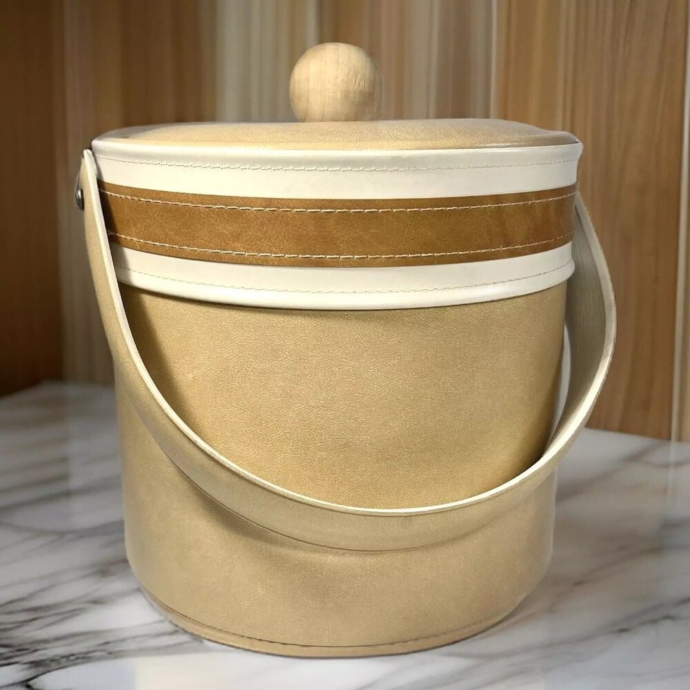 Vintage Georges Briard MCM Ice Bucket Tan Brown‎ Faux Leather Wood Knob Handle
